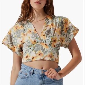 NWT ASTR The Label Tie Back Crop Satin Floral Blouse Size M
